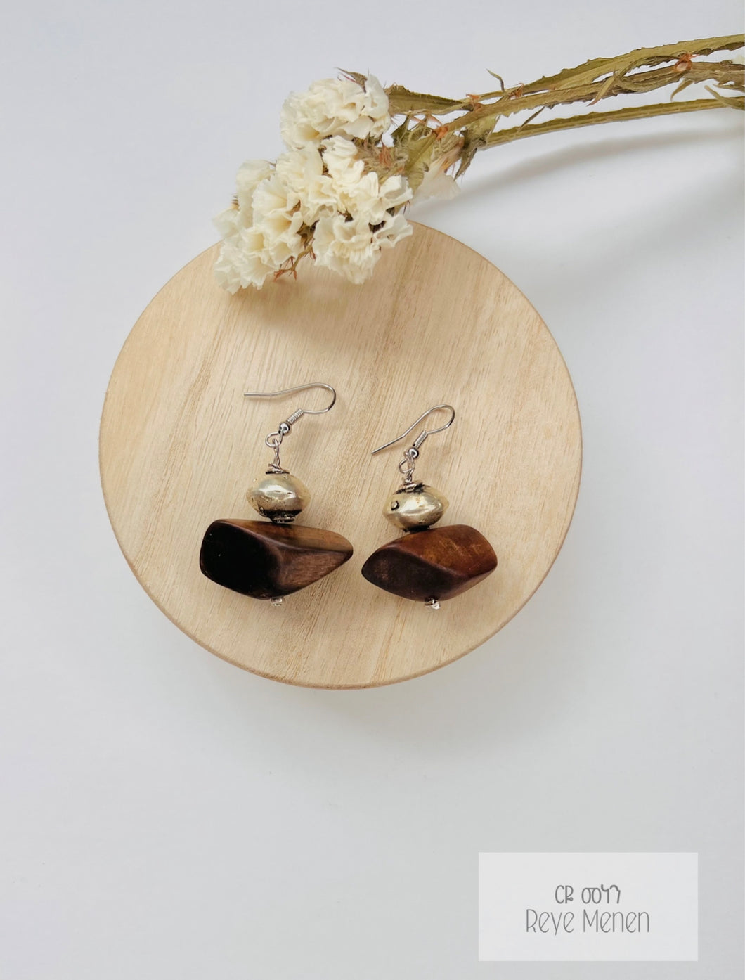 Simple and elegant drop earrings